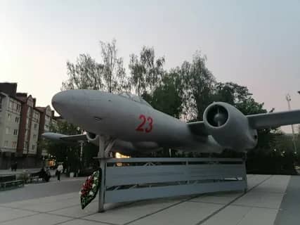 Самолёт ИЛ-28 (памятник)