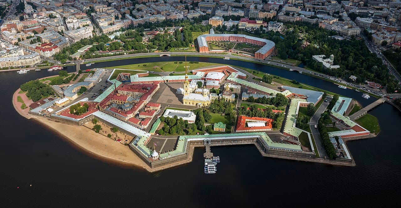Петроградская сторона: крепость, авангард, острова