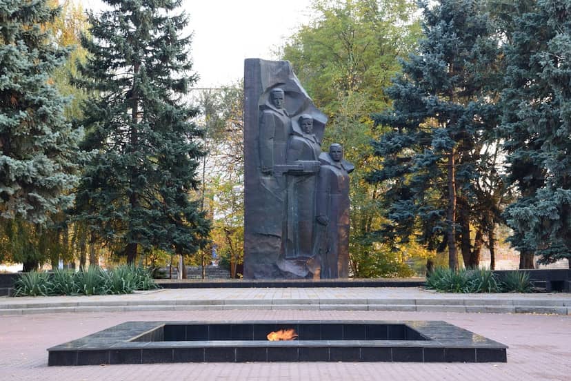 Мемориал «Клятва поколений» и Вечный огонь