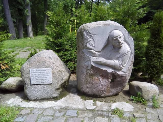 Памятный камень Сэму Симкину