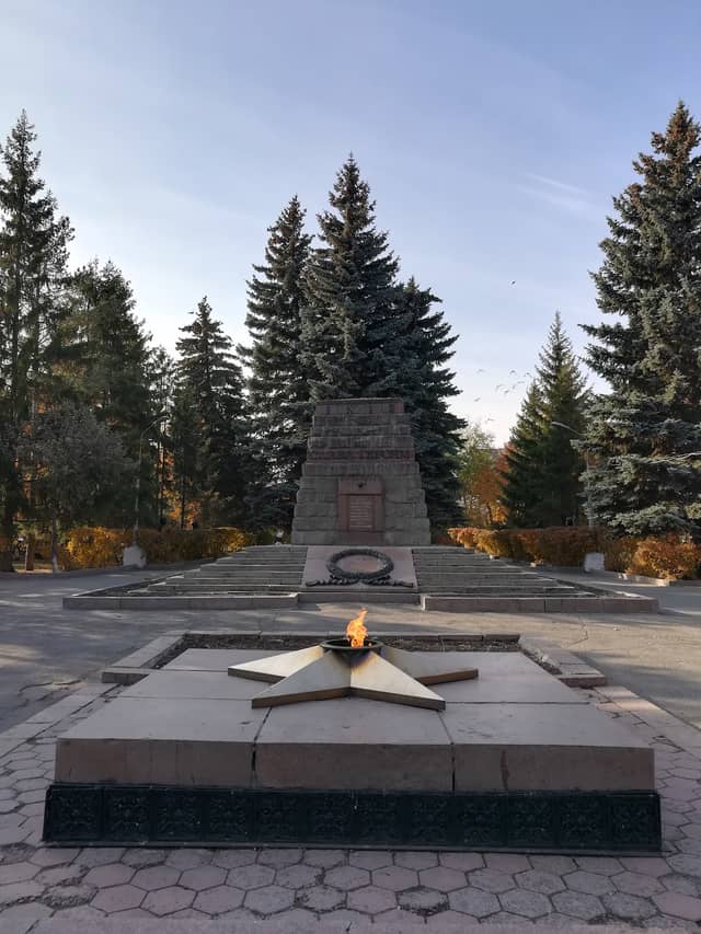 Аллея Славы и Вечный огонь