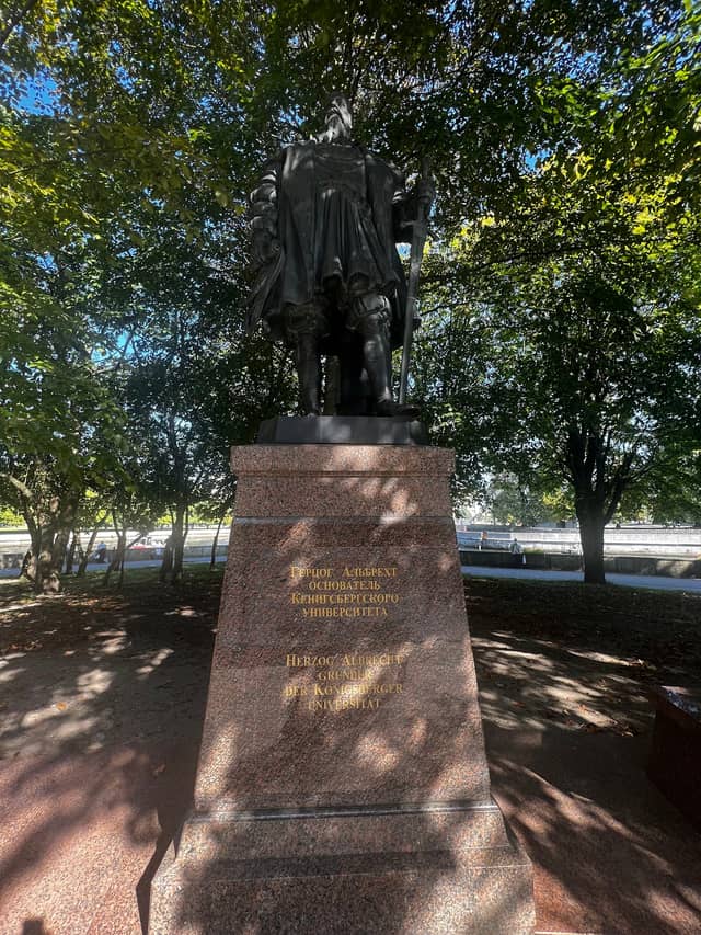 Памятник герцогу Альбрехту