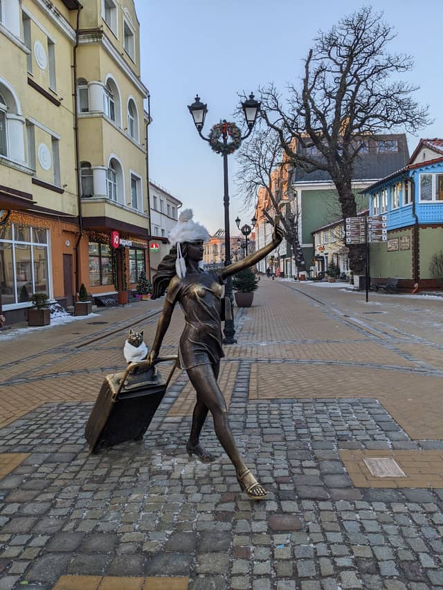 Скульптура "Курортница"