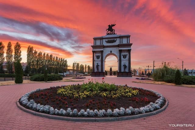 Мемориал «Курская дуга» и Триумфальная арка