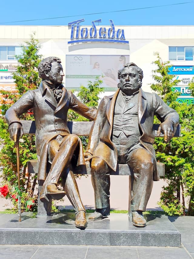 Памятник А. С. Пушкину и И. А. Крылову