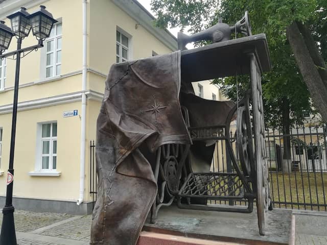 Памятник швейной машинке «Зингер»