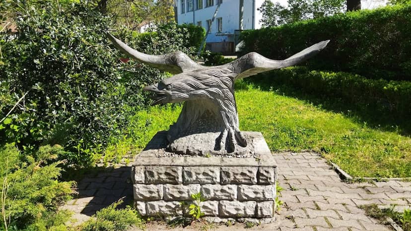 Скульптура "Орел"