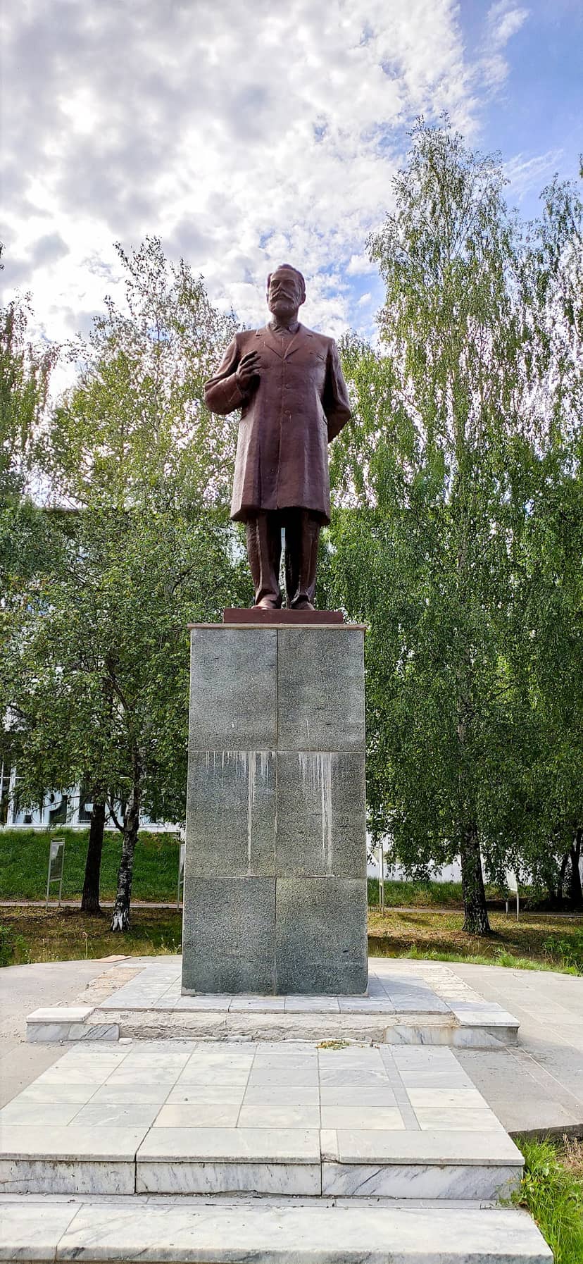 Памятник П.И. Чайковскому на площади Чайковского