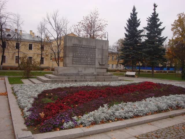 Памятник-сквер во славу морякам