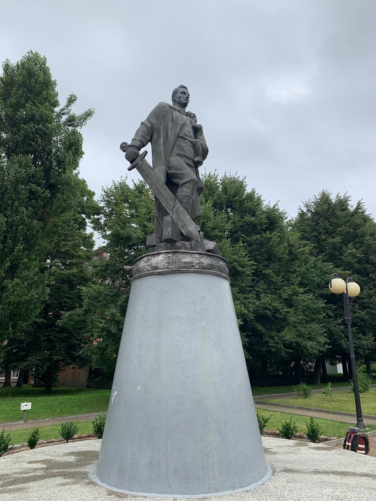 Памятник разведгруппе "Вол"