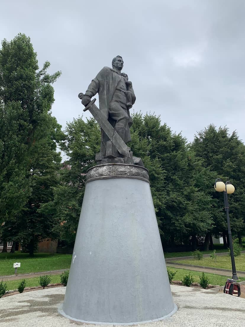 Памятник разведгруппе "Вол"