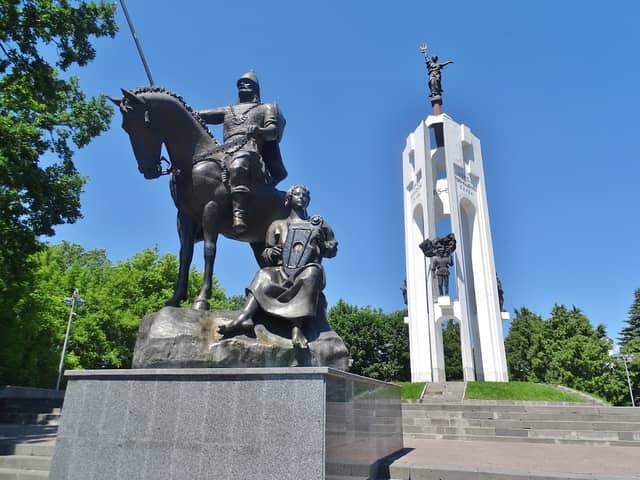 Памятник Пересвету и Бояну (Покровская гора)