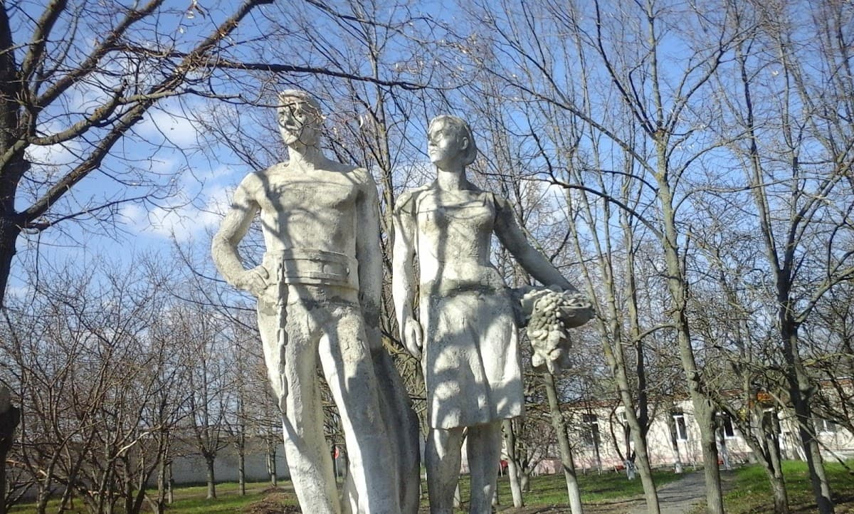 Электрик и Колхозница