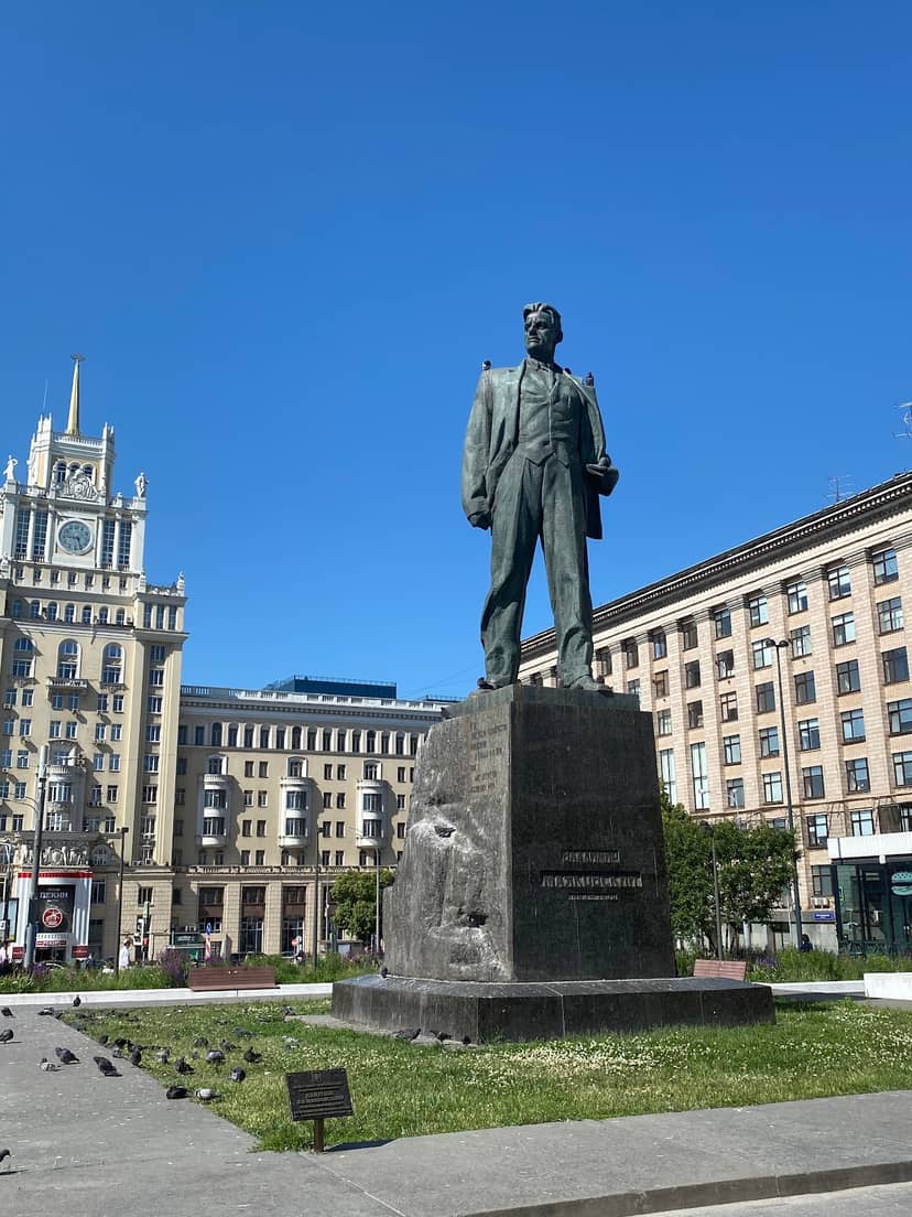 Памятник Маяковскому