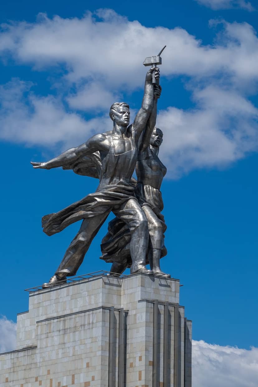 Рабочий и колхозница