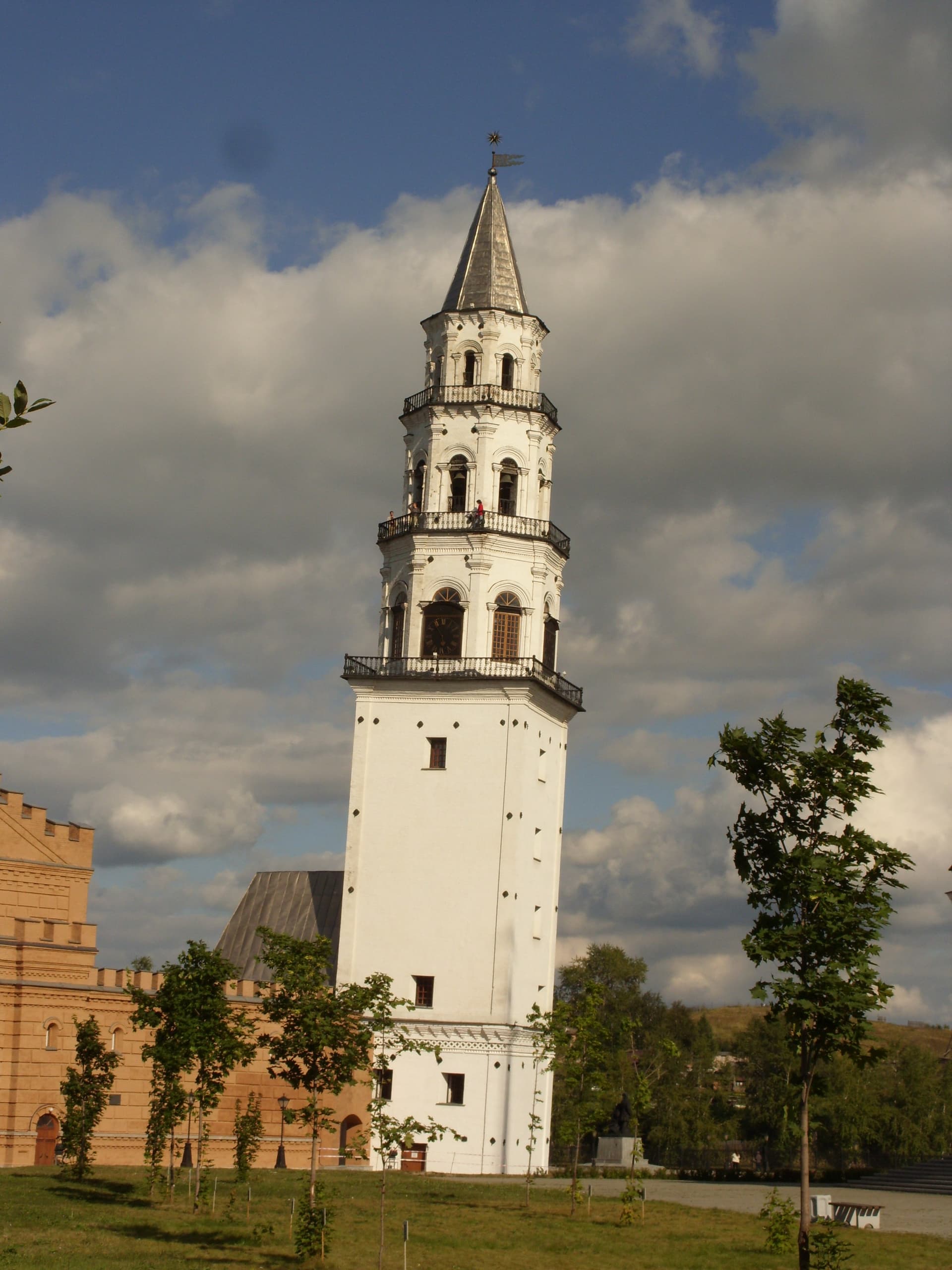 Невьянская наклонная башня